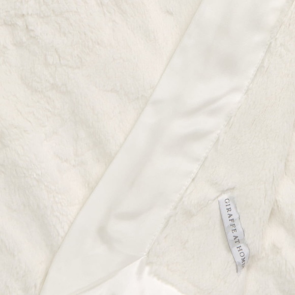 GIRAFFE AT HOME NWT Luxe Throw Luxe - Picture 2 of 9